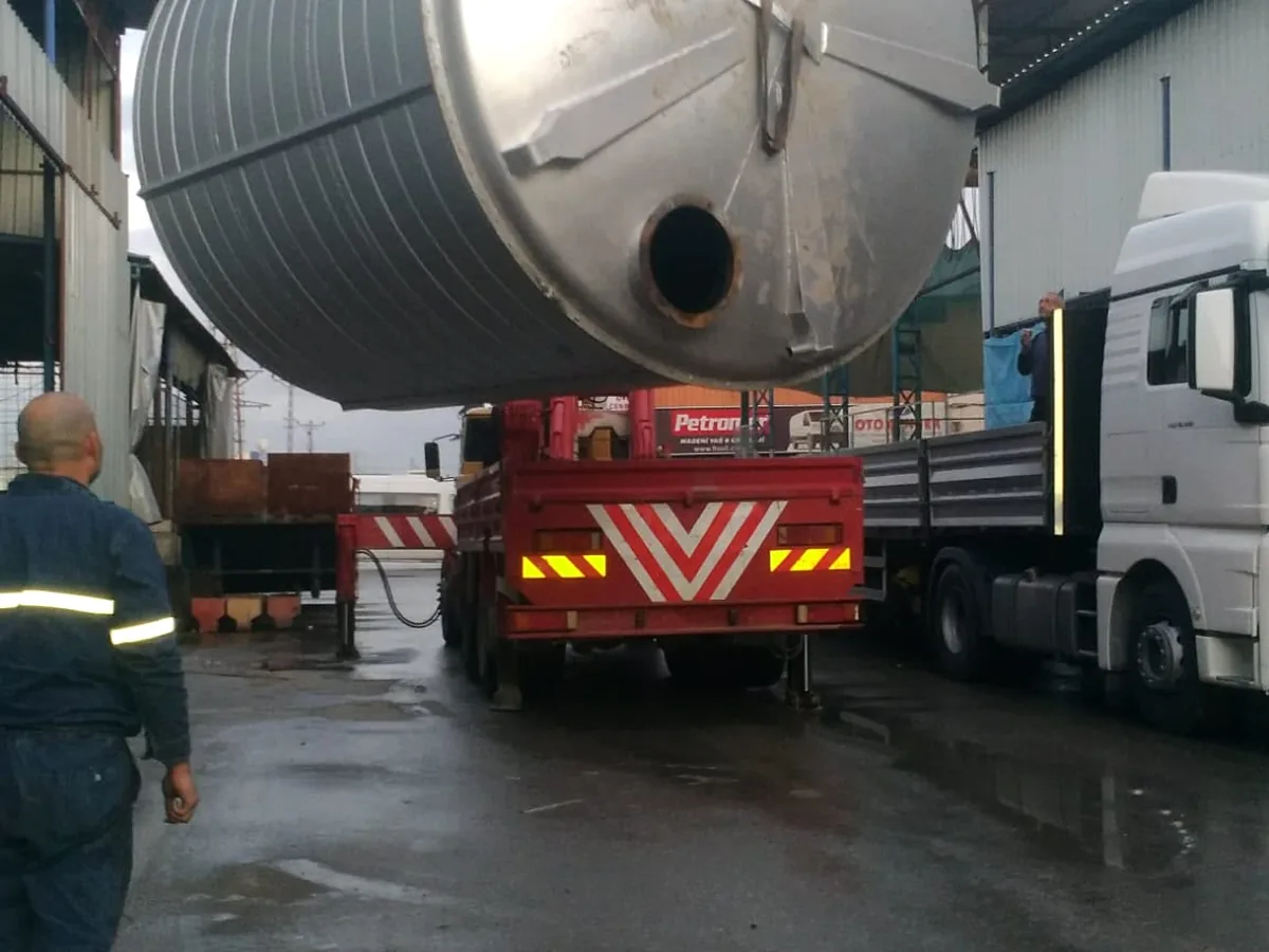Tamamlanan endüstriyel tankın sevkiyatı
